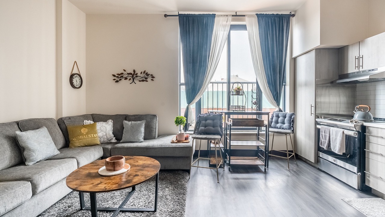 Photo of Livingroom in Central Hamilton