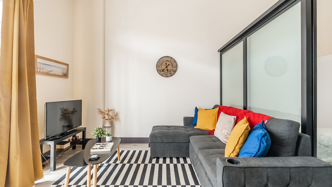 Photo of Livingroom in Central Hamilton