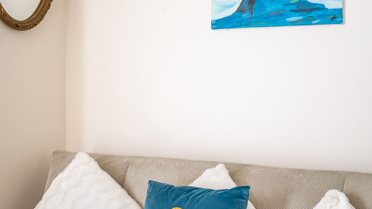 Photo of Livingroom in Central Hamilton