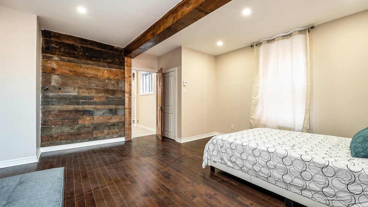 Photo of Bedroom in La Petite-Patrie