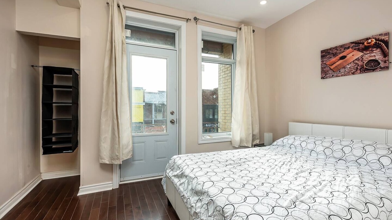 Photo of Bedroom in La Petite-Patrie