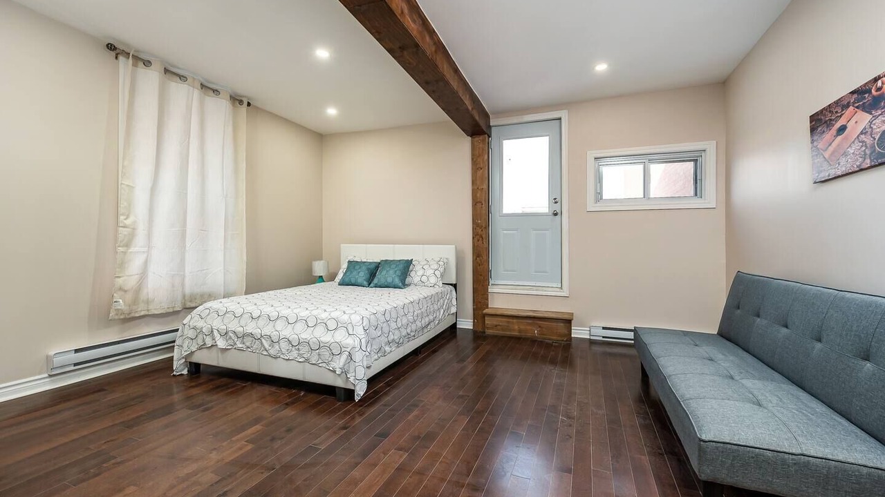 Photo of Bedroom in La Petite-Patrie
