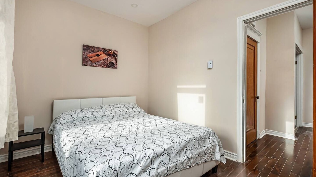 Photo of Bedroom in La Petite-Patrie