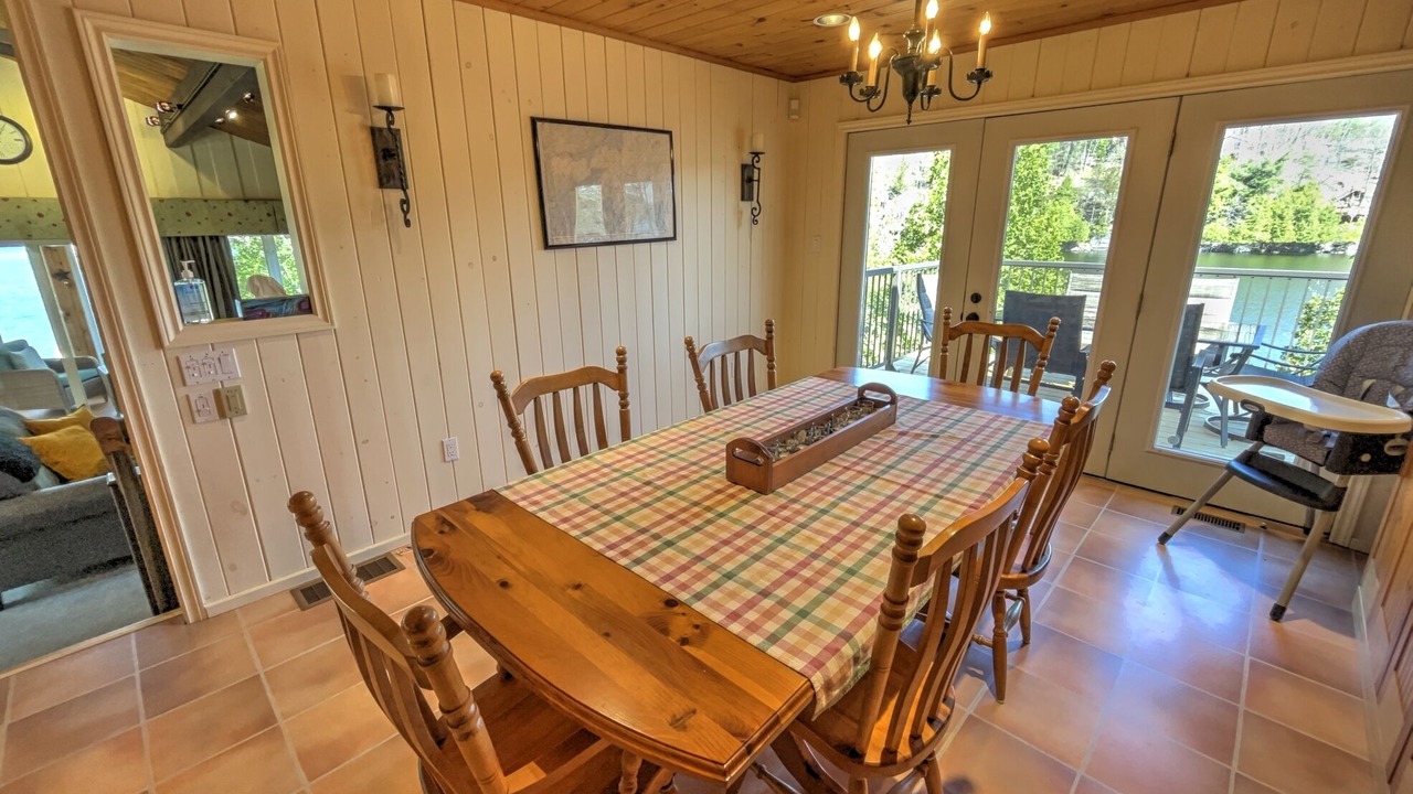 Photo of Livingroom in Rideau Lakes