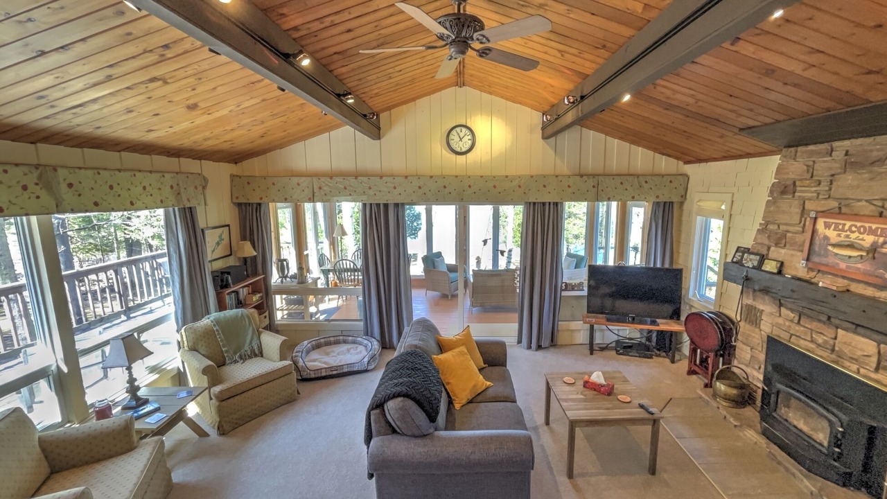 Photo of Livingroom in Rideau Lakes