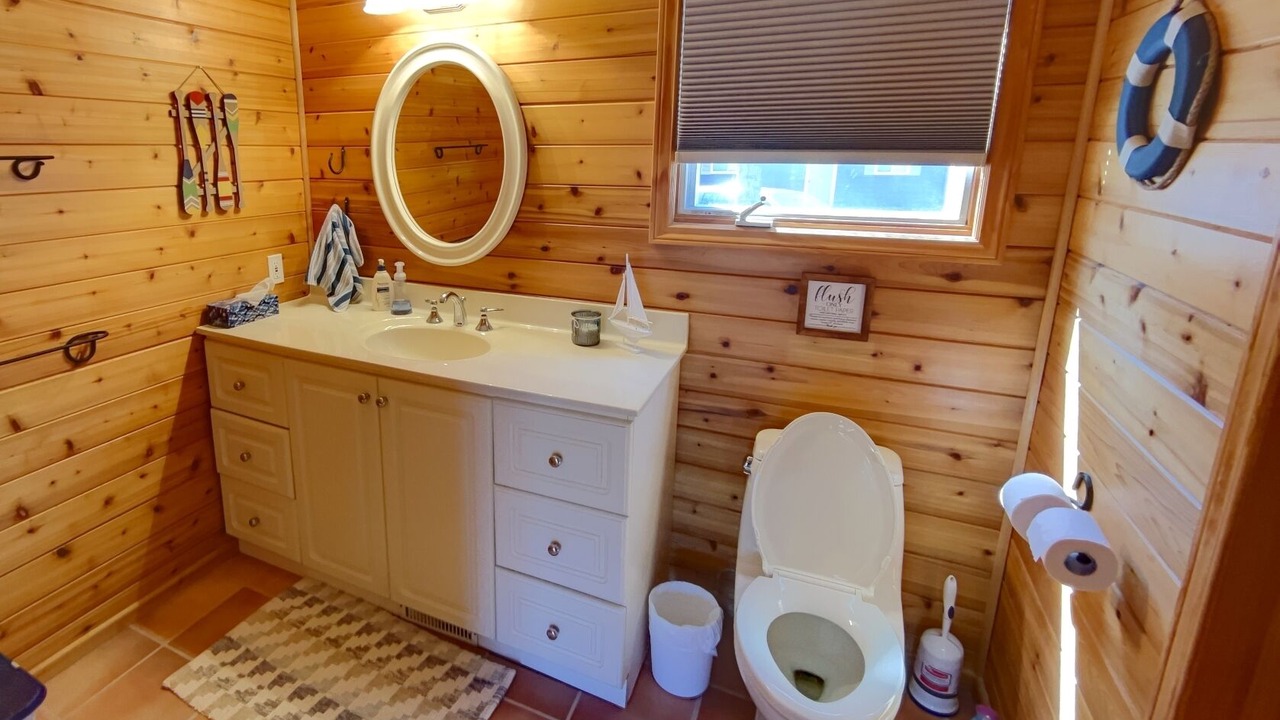 Photo of Bathroom in Rideau Lakes