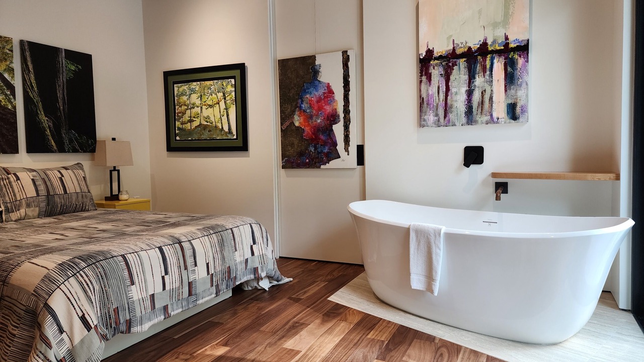 Photo of Bedroom in Madeira Park