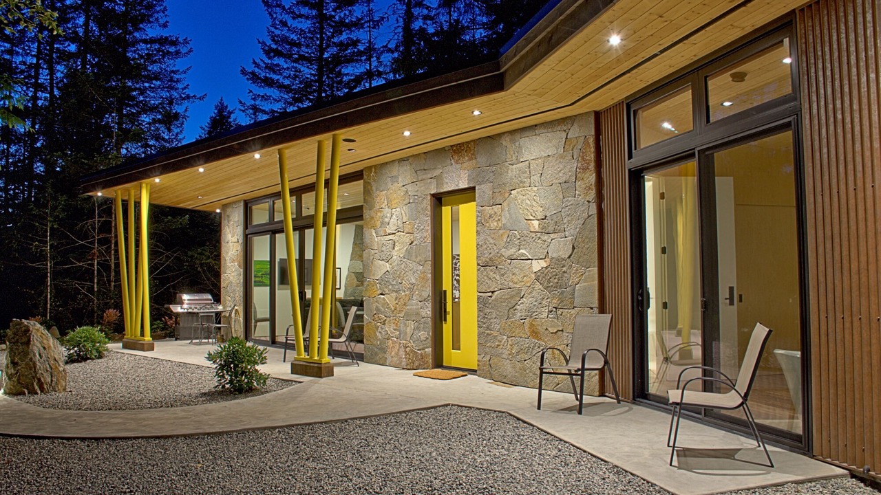Photo of Patio Balcony in Madeira Park