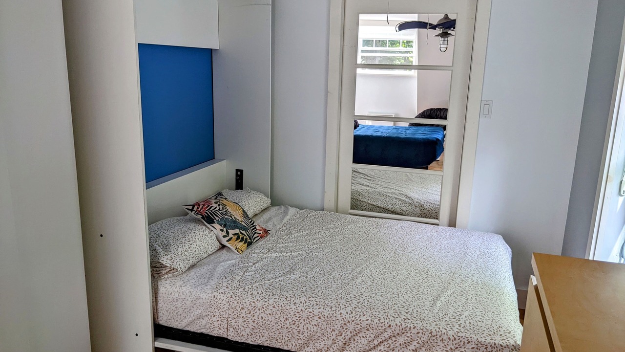 Photo of Bedroom in Asbestos
