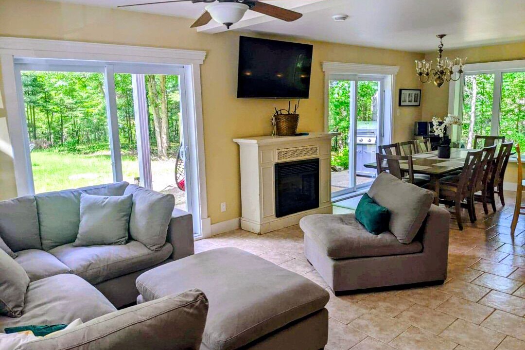 Photo of Livingroom in Asbestos