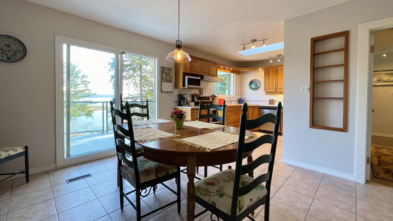 Photo of Livingroom in Yellow Point