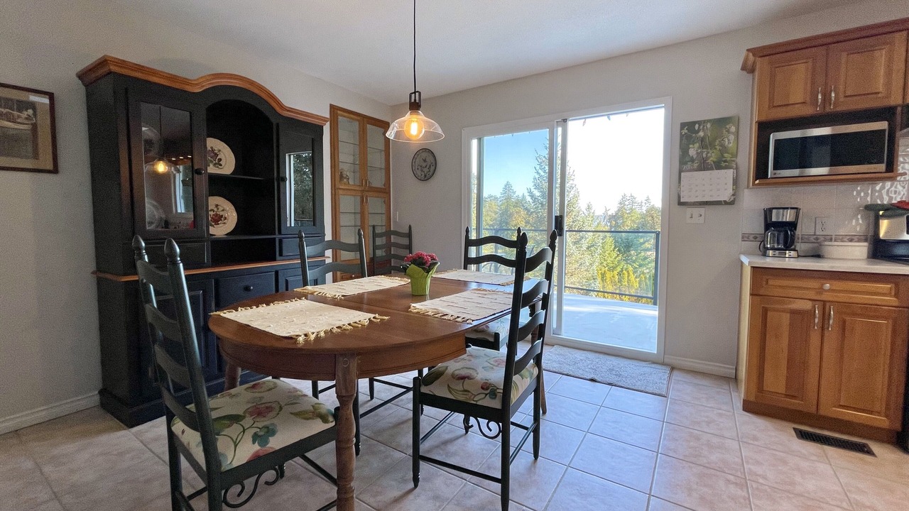 Photo of Livingroom in Yellow Point