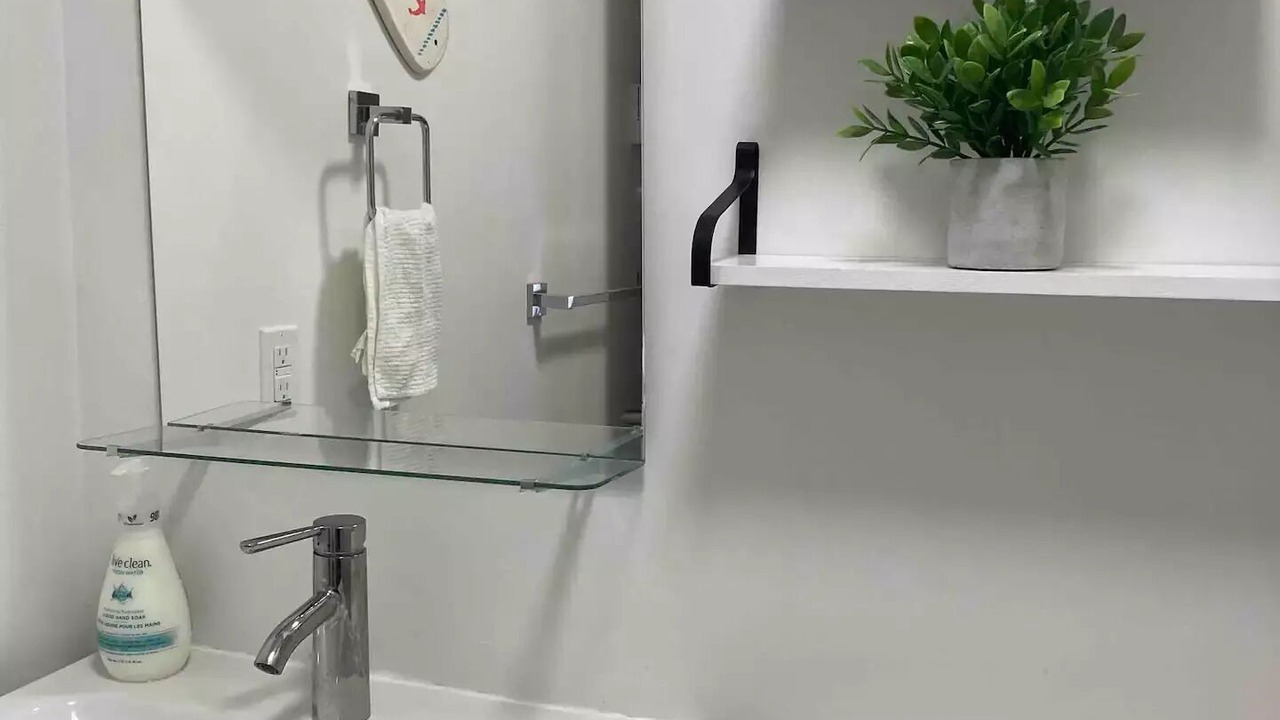 Photo of Bathroom in Summerville Centre