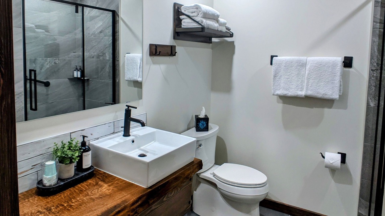 Photo of Bathroom in Valemount