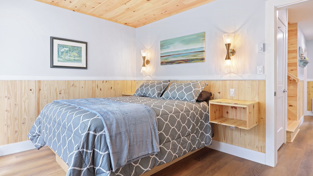 Photo of Bedroom in Green Gables