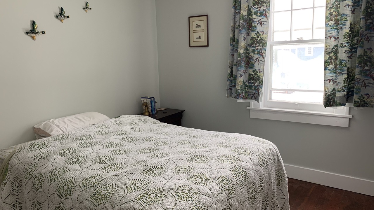 Photo of Bedroom in Loyalist