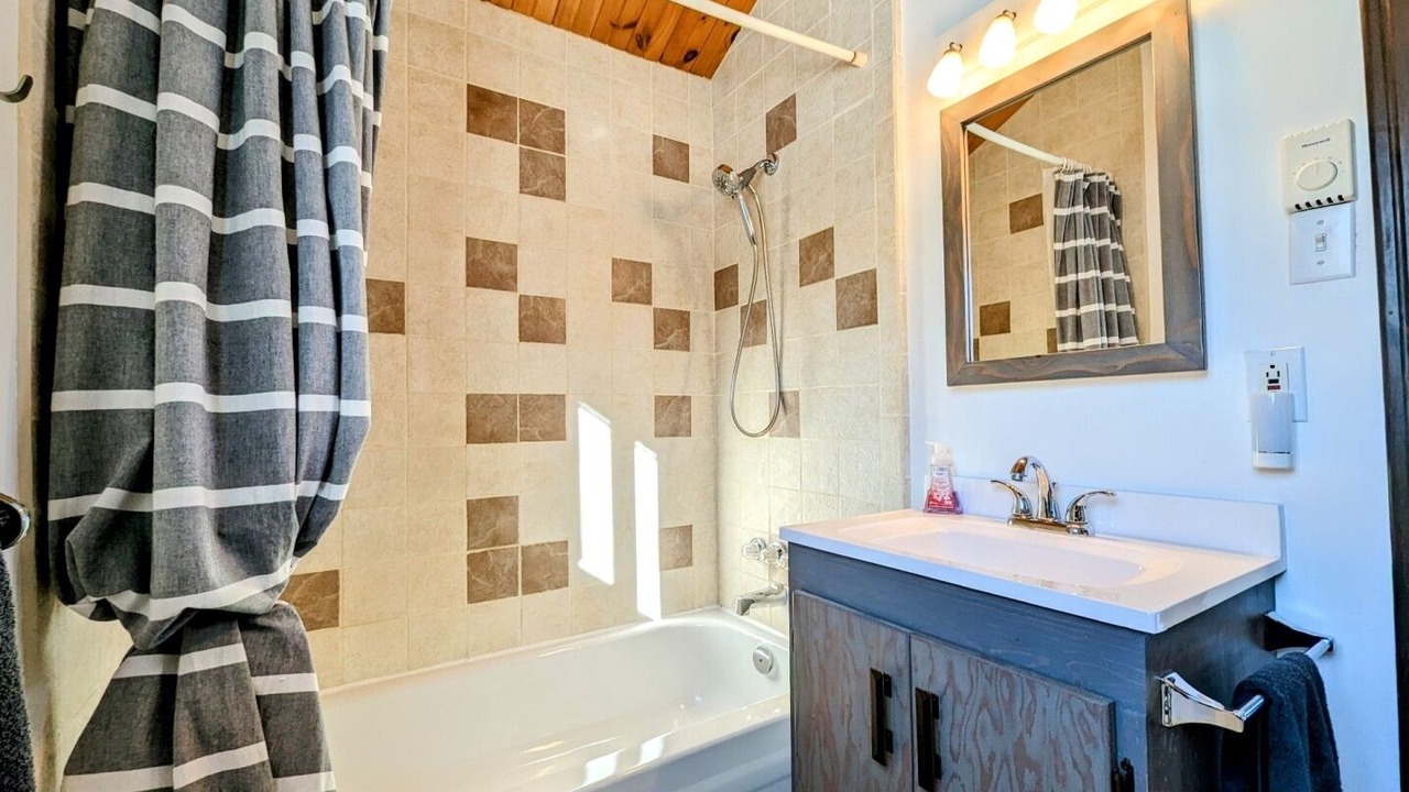 Photo of Bathroom in Lac-Saint-Paul