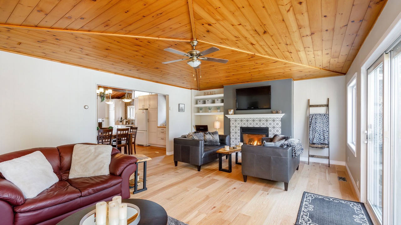 Photo of Livingroom in Colborne