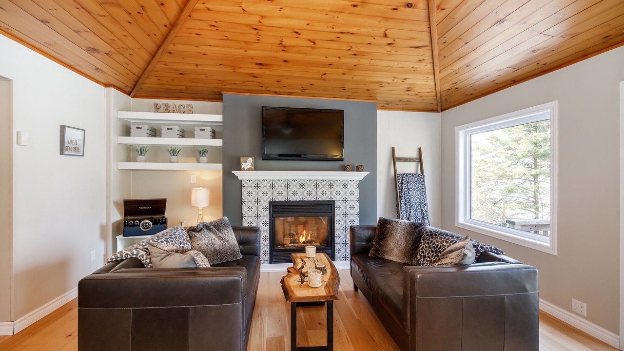 Photo of Livingroom in Colborne