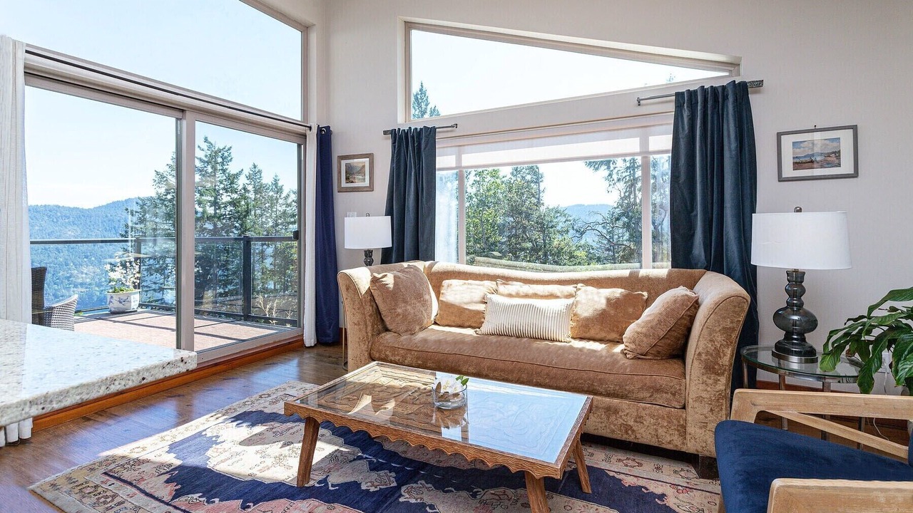 Photo of Livingroom in Malahat