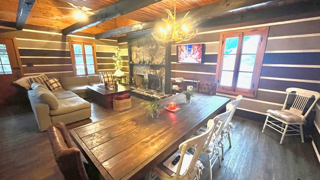 Photo of Livingroom in Hemlock Valley