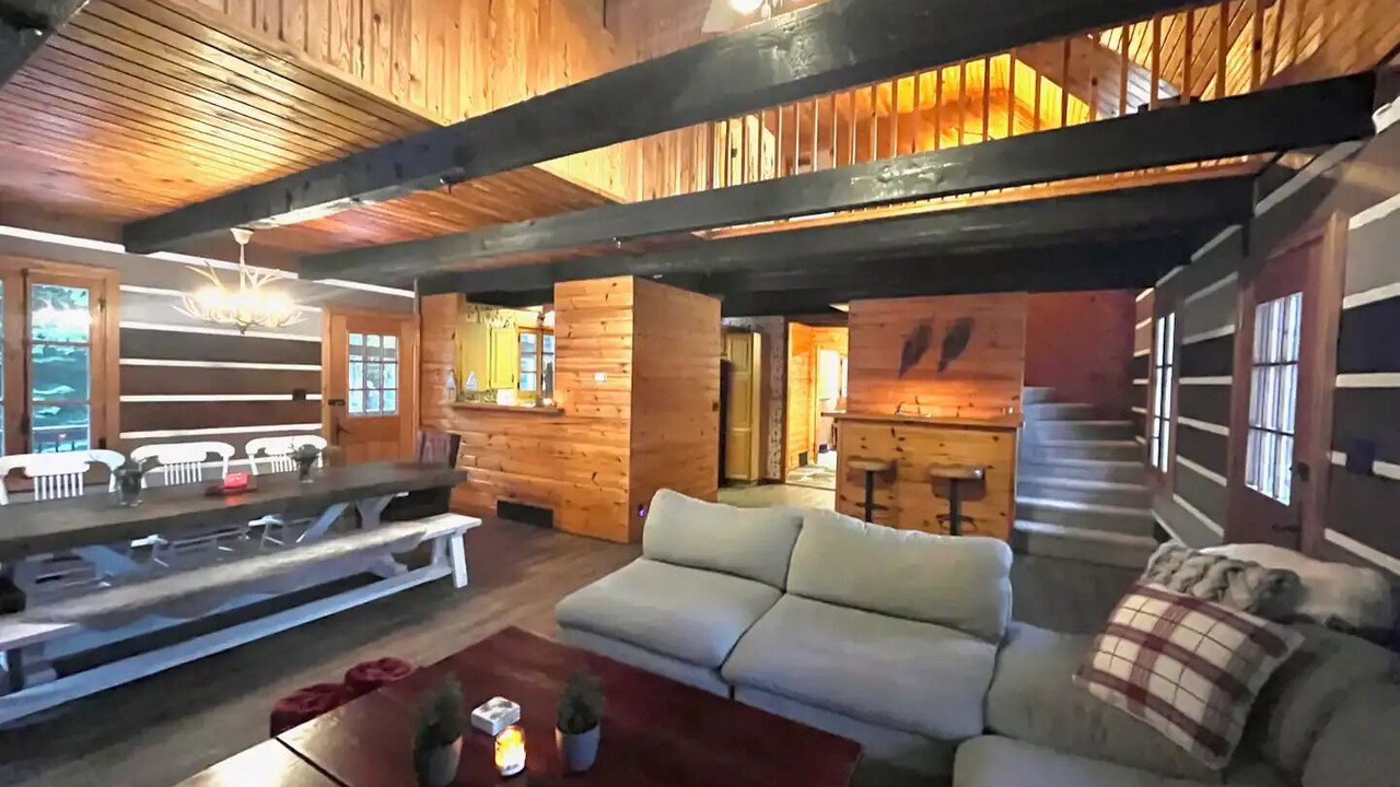 Photo of Livingroom in Hemlock Valley