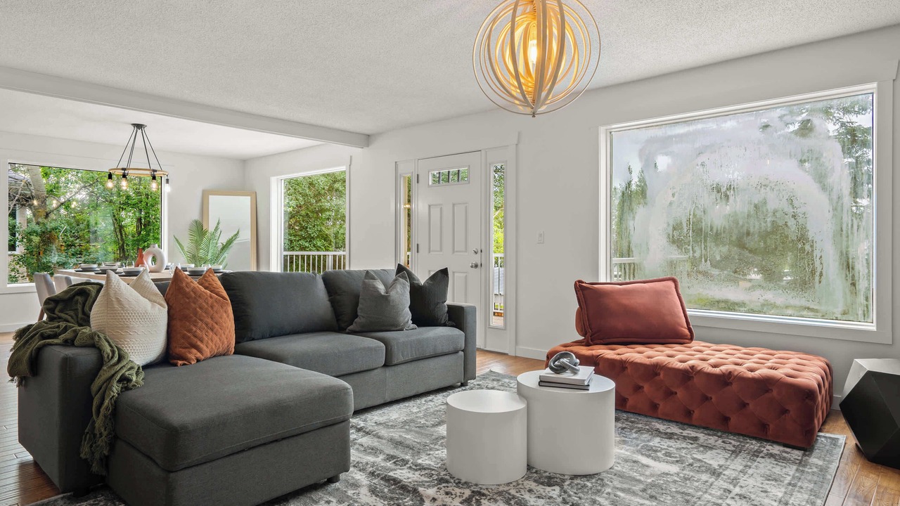 Photo of Livingroom in Sylvan Lake