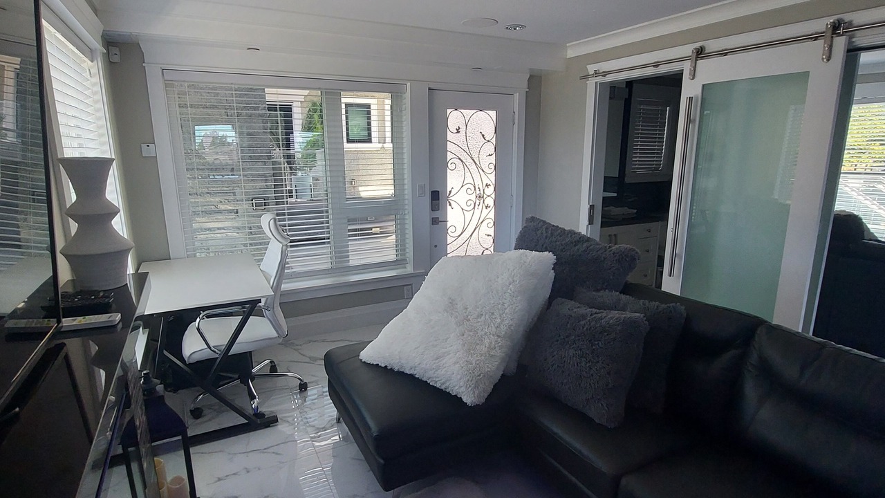 Photo of Livingroom in Vancouver South