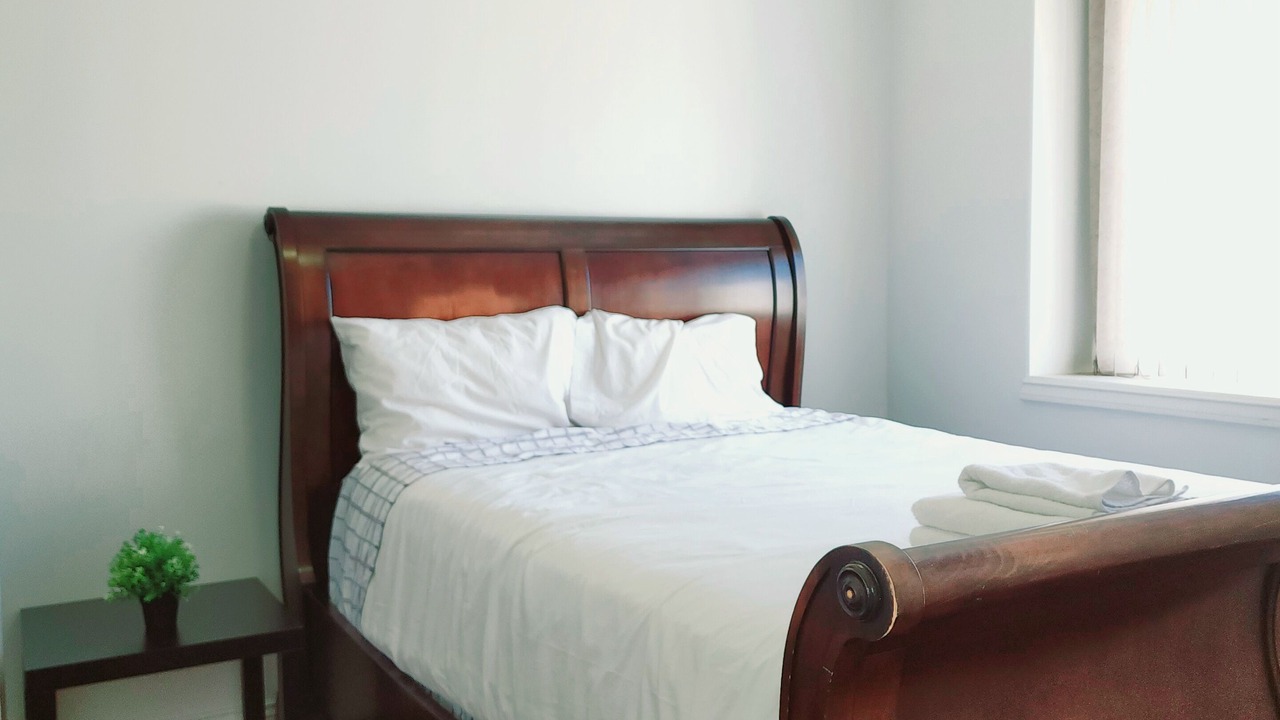 Photo of Bedroom in Renfrew-Collingwood