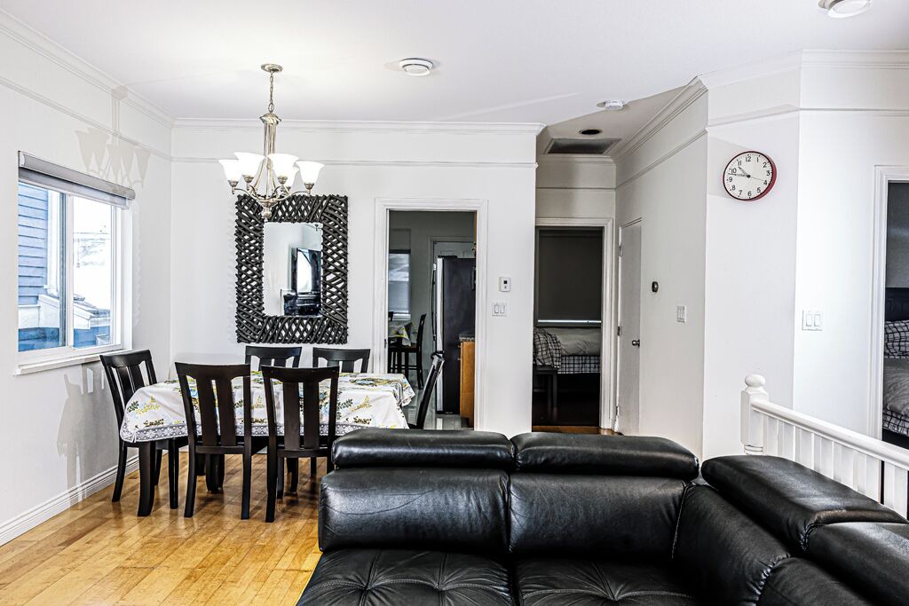 Photo of Livingroom in Renfrew-Collingwood