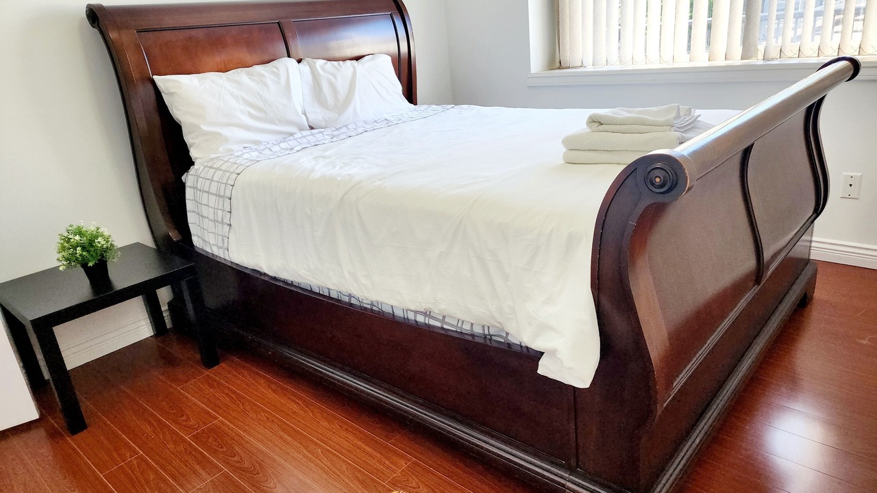 Photo of Bedroom in Renfrew-Collingwood
