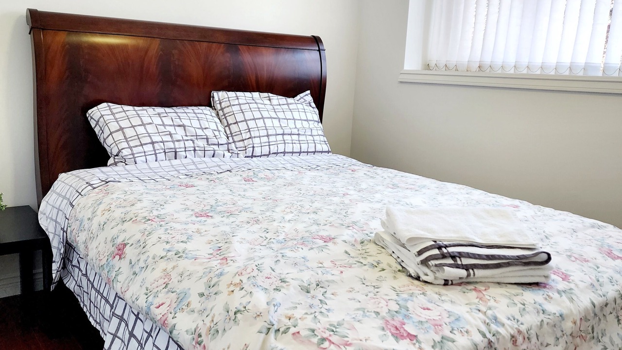 Photo of Bedroom in Renfrew-Collingwood