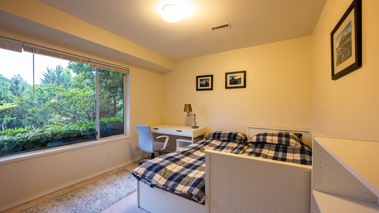 Photo of Bedroom in Caulfeild