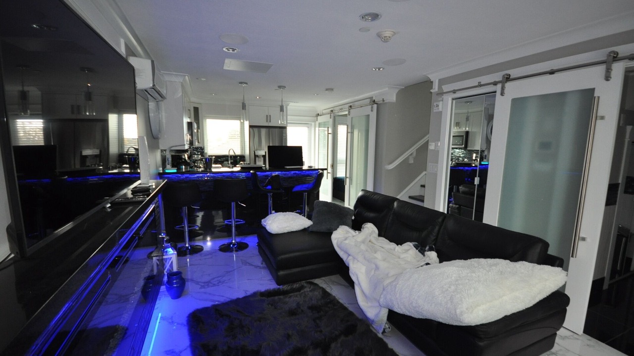 Photo of Livingroom in Vancouver South