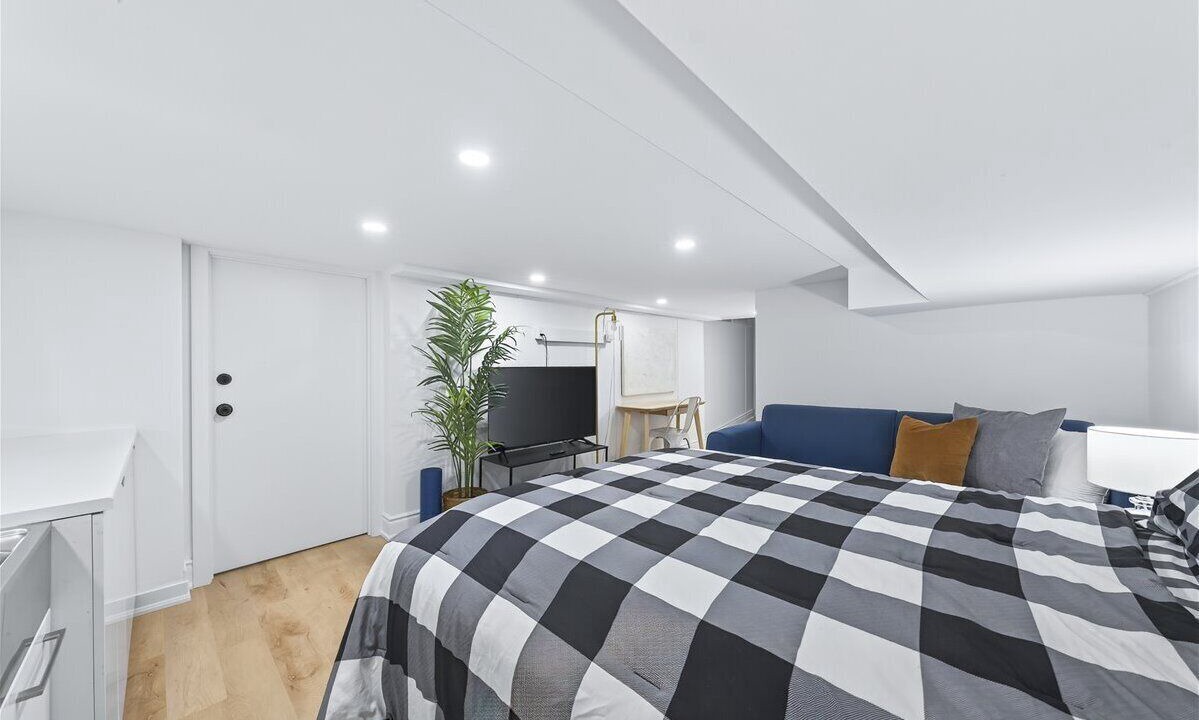 Photo of Bedroom in Clarkson-Lorne Park
