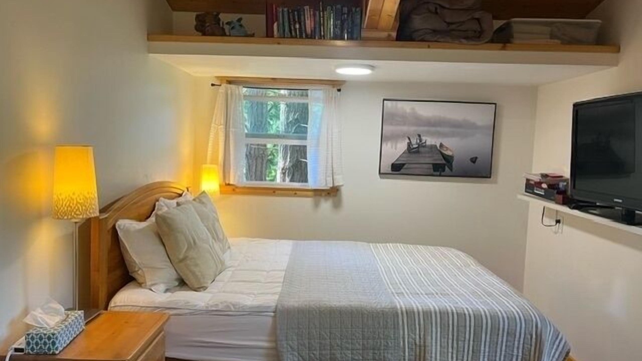 Photo of Bedroom in Hornby Island
