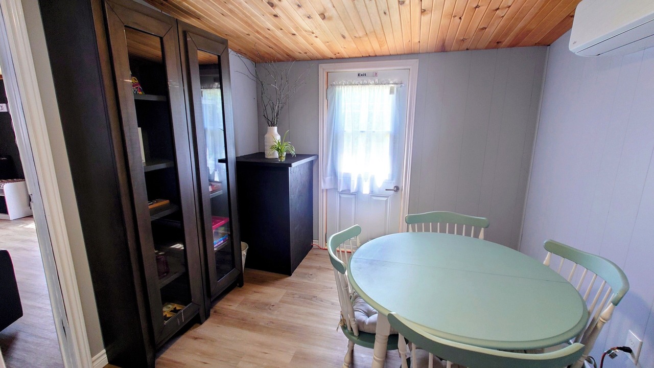 Photo of Others in Linkletter