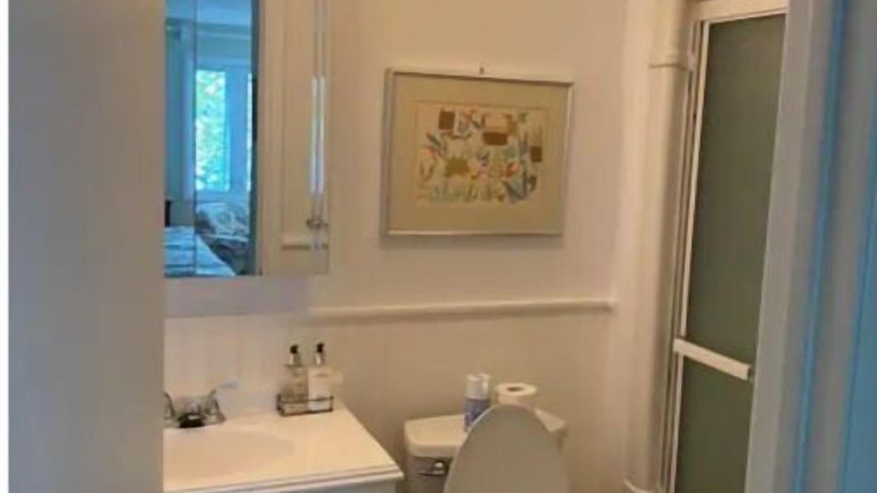 Photo of Bathroom in Albert Bridge