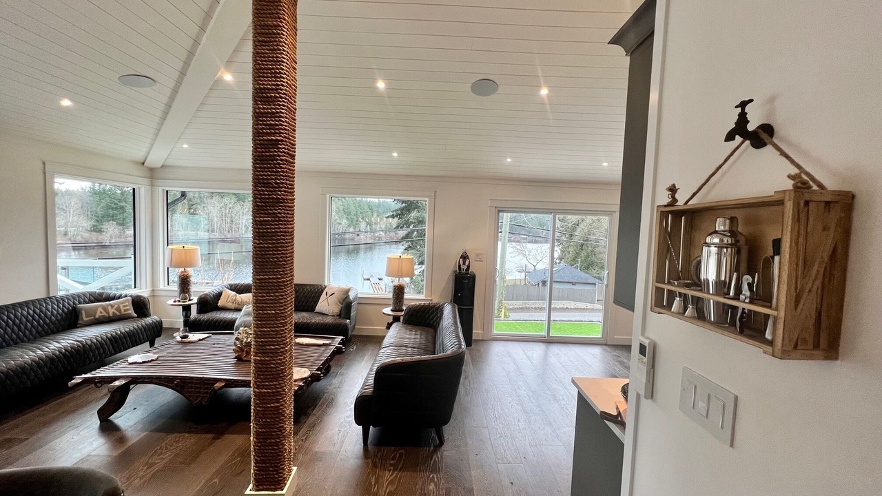 Photo of Livingroom in Shawnigan Lake