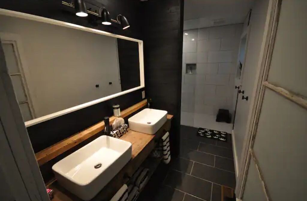 Photo of Bathroom in Niagara Falls