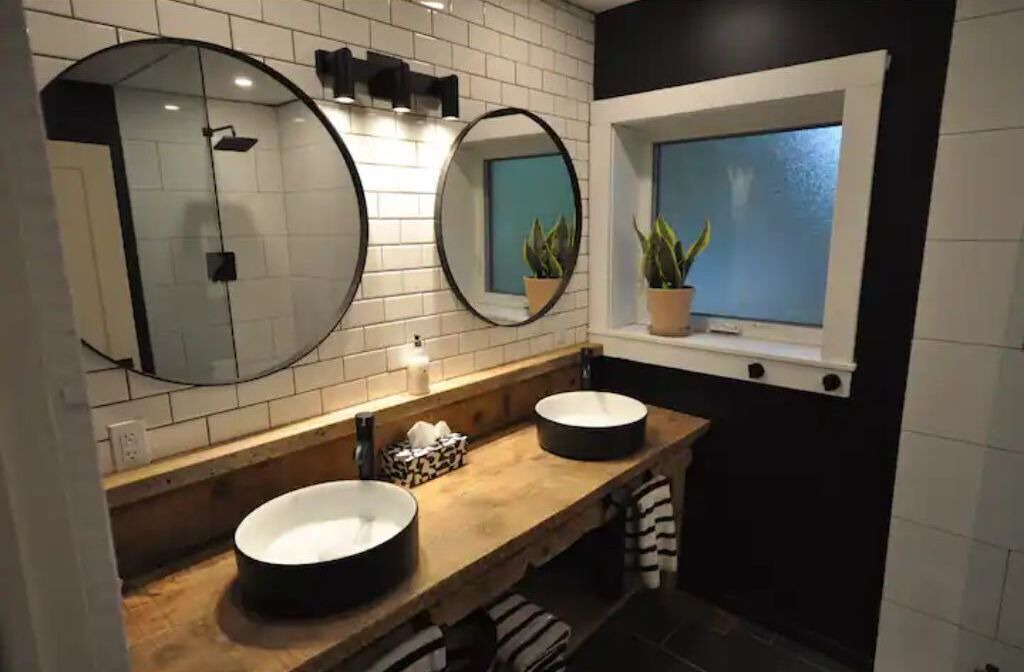 Photo of Bathroom in Niagara Falls