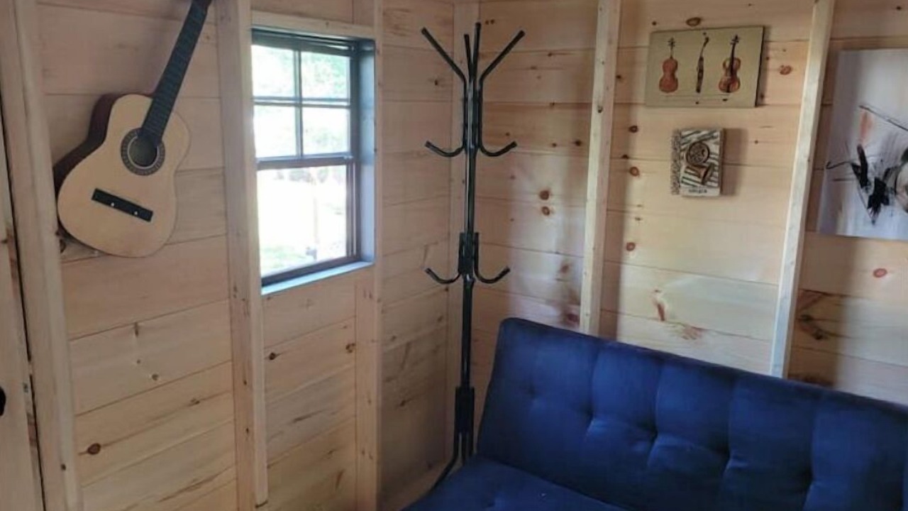 Photo of Livingroom in Port McNicoll