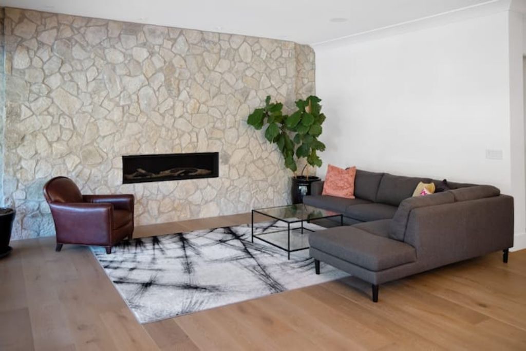 Photo of Livingroom in Langley
