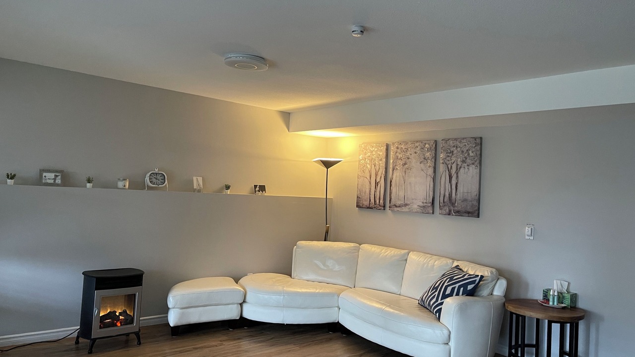 Photo of Livingroom in Guildford