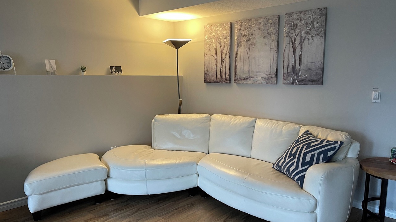Photo of Livingroom in Guildford