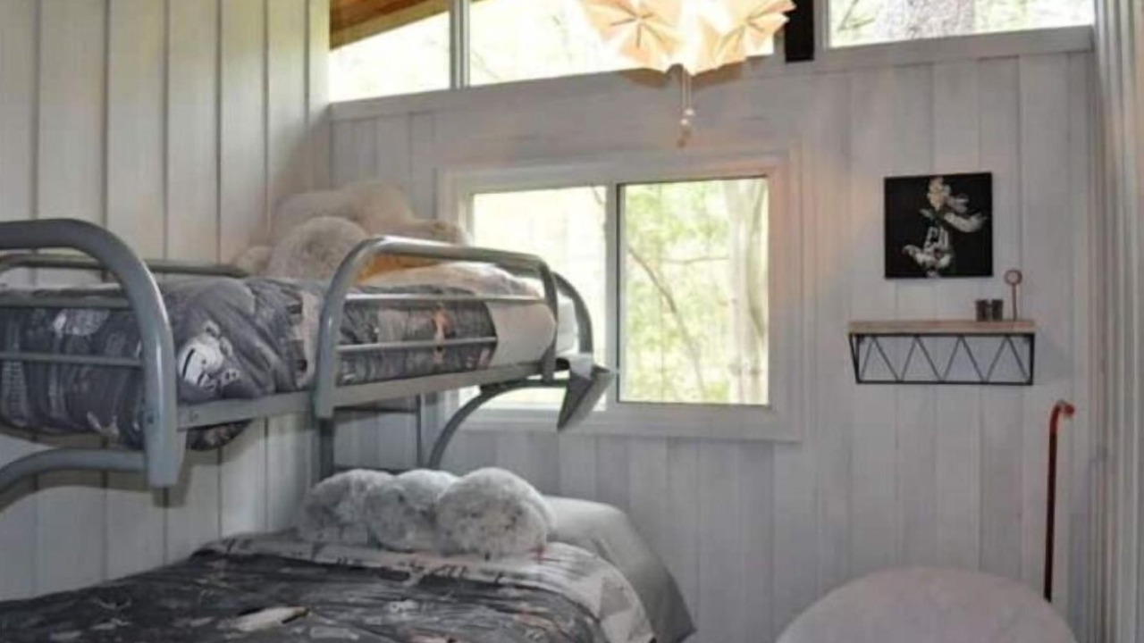 Photo of Bedroom in Gravenhurst