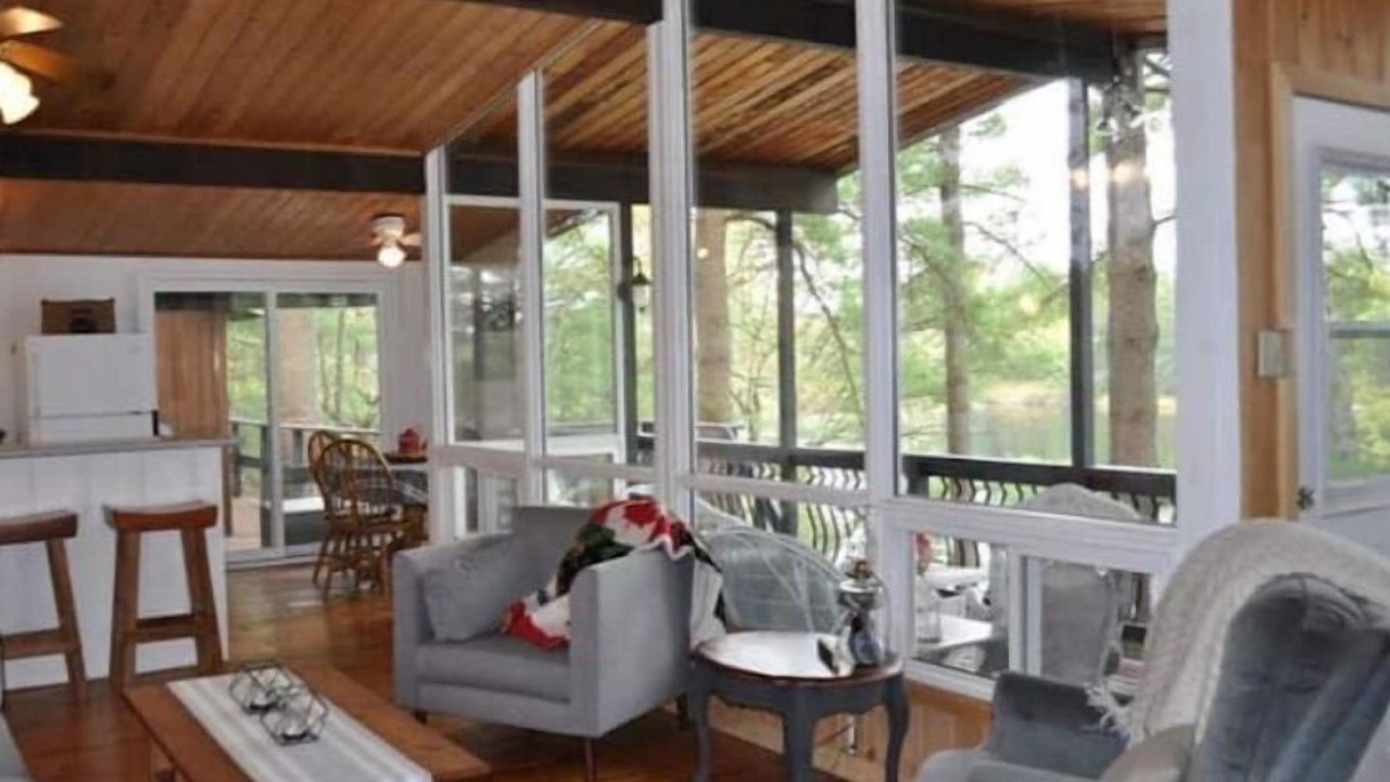 Photo of Livingroom in Gravenhurst