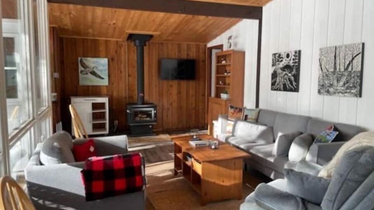Photo of Livingroom in Gravenhurst