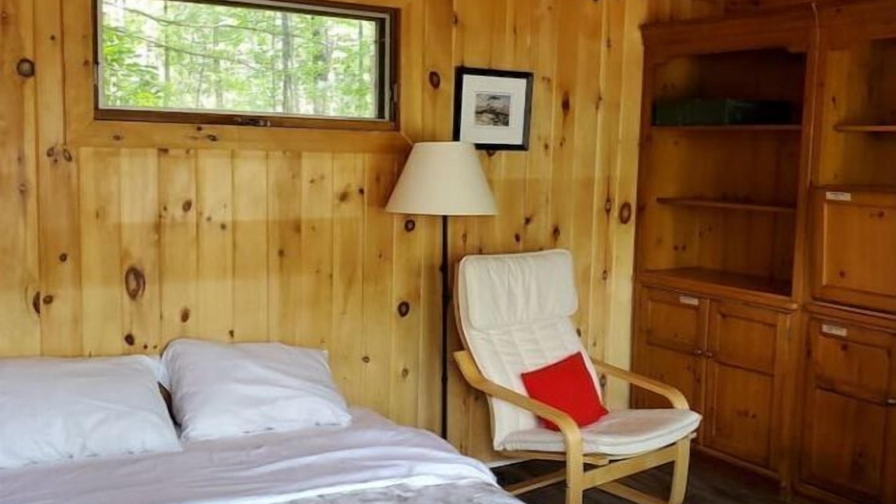 Photo of Bedroom in Gravenhurst