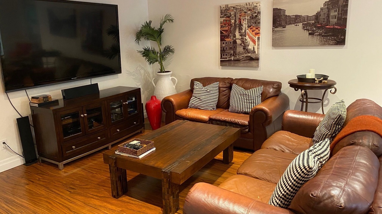 Photo of Livingroom in Guildford